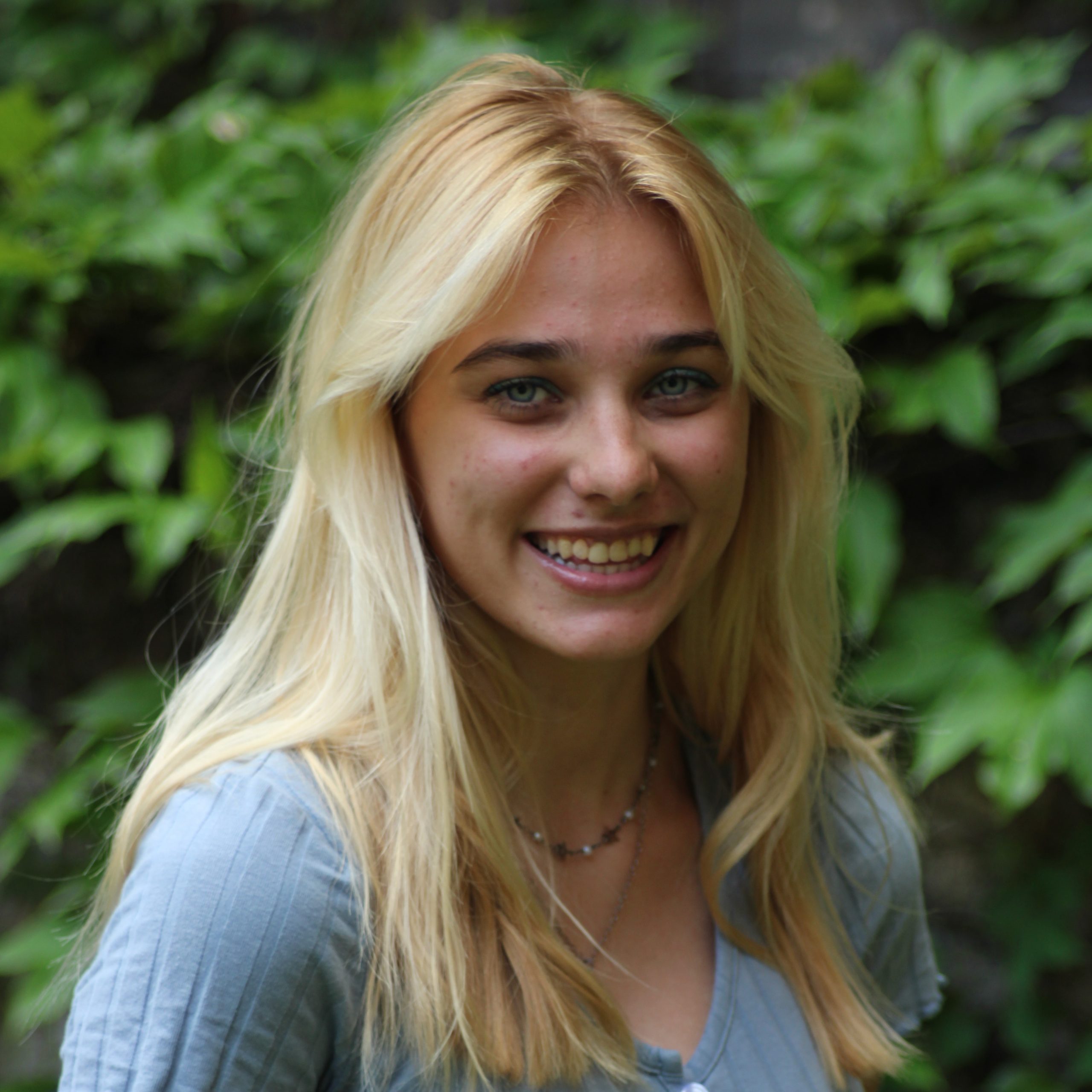 Halla Eszter